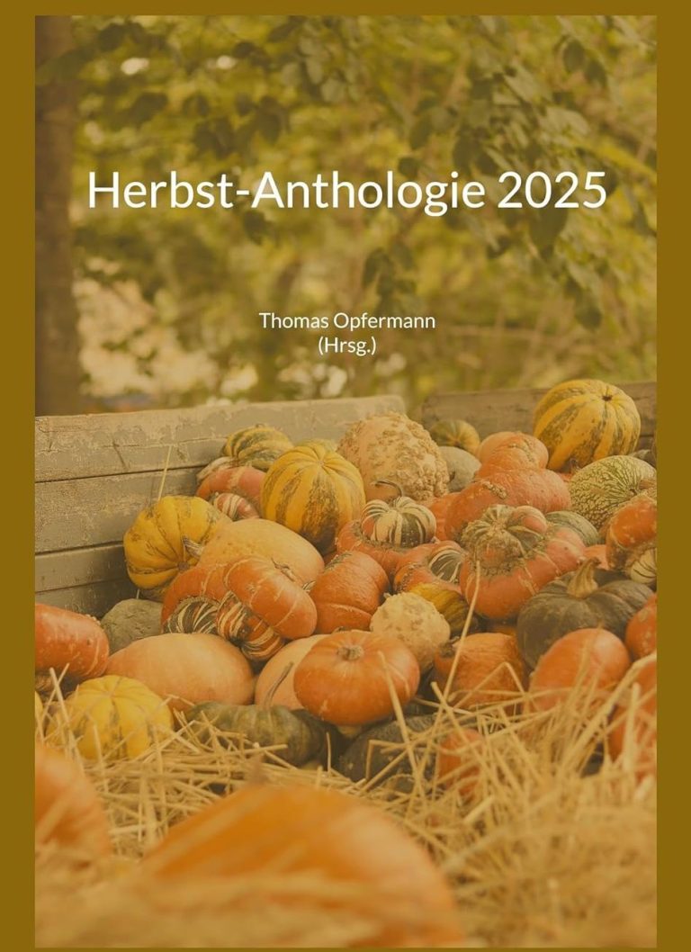 Bunte Kürbisse auf Stroh, umgeben von herbstlichen Blättern und dem Titel „Herbst-Anthologie 2025“.